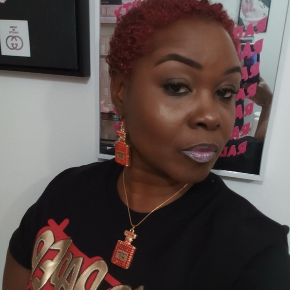 @HELPMEHELPU IS LIVE - Picture 2 of 2